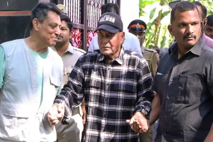 Salman Khan at Lilavati Hospital for Salim Khan aur doosri par Salim Khan screenwriter biography